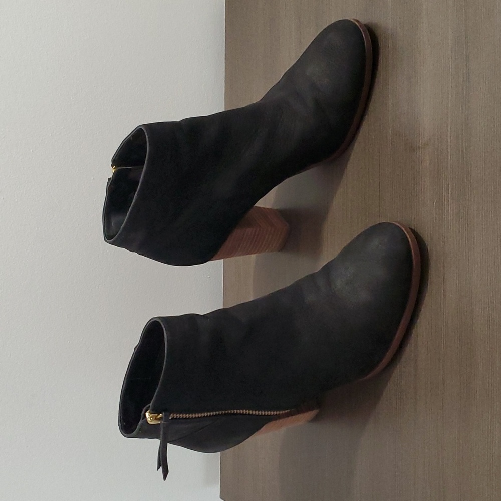 COLE HAAN Davenport Side Zip Black Bootie Size 8.5